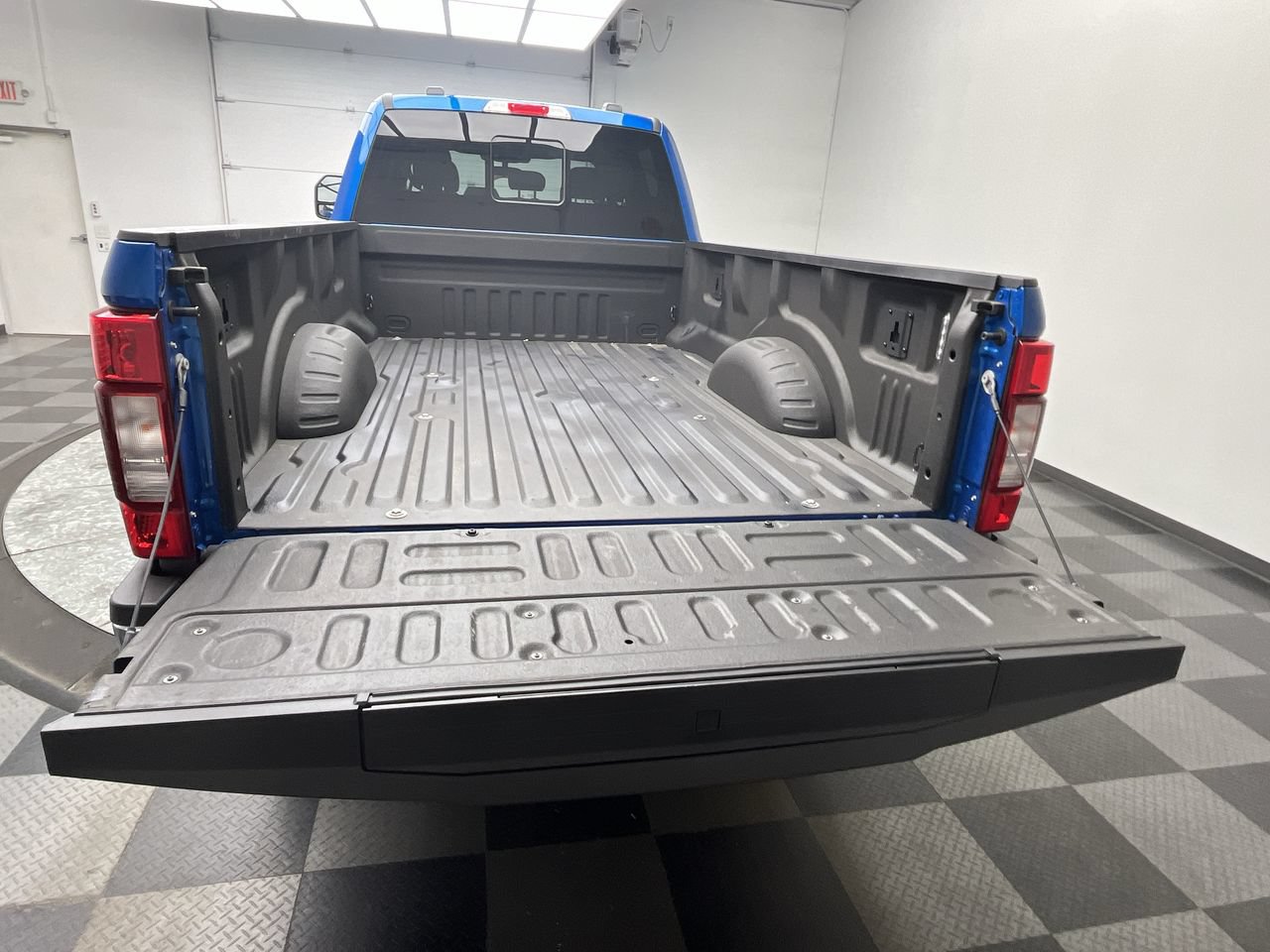 Certified 2021 Ford F250 XLT w/ XLT Premium Package AWD/4WD image 31