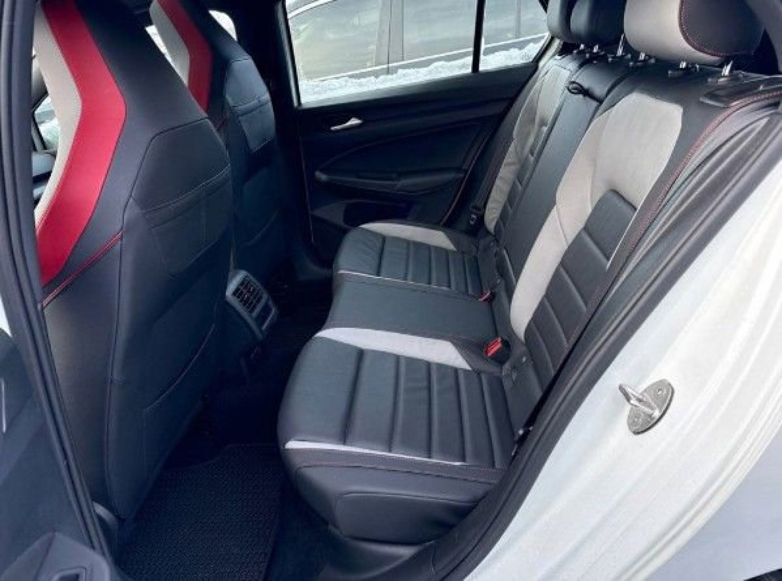 Used 2022 Volkswagen GTI SE image 12