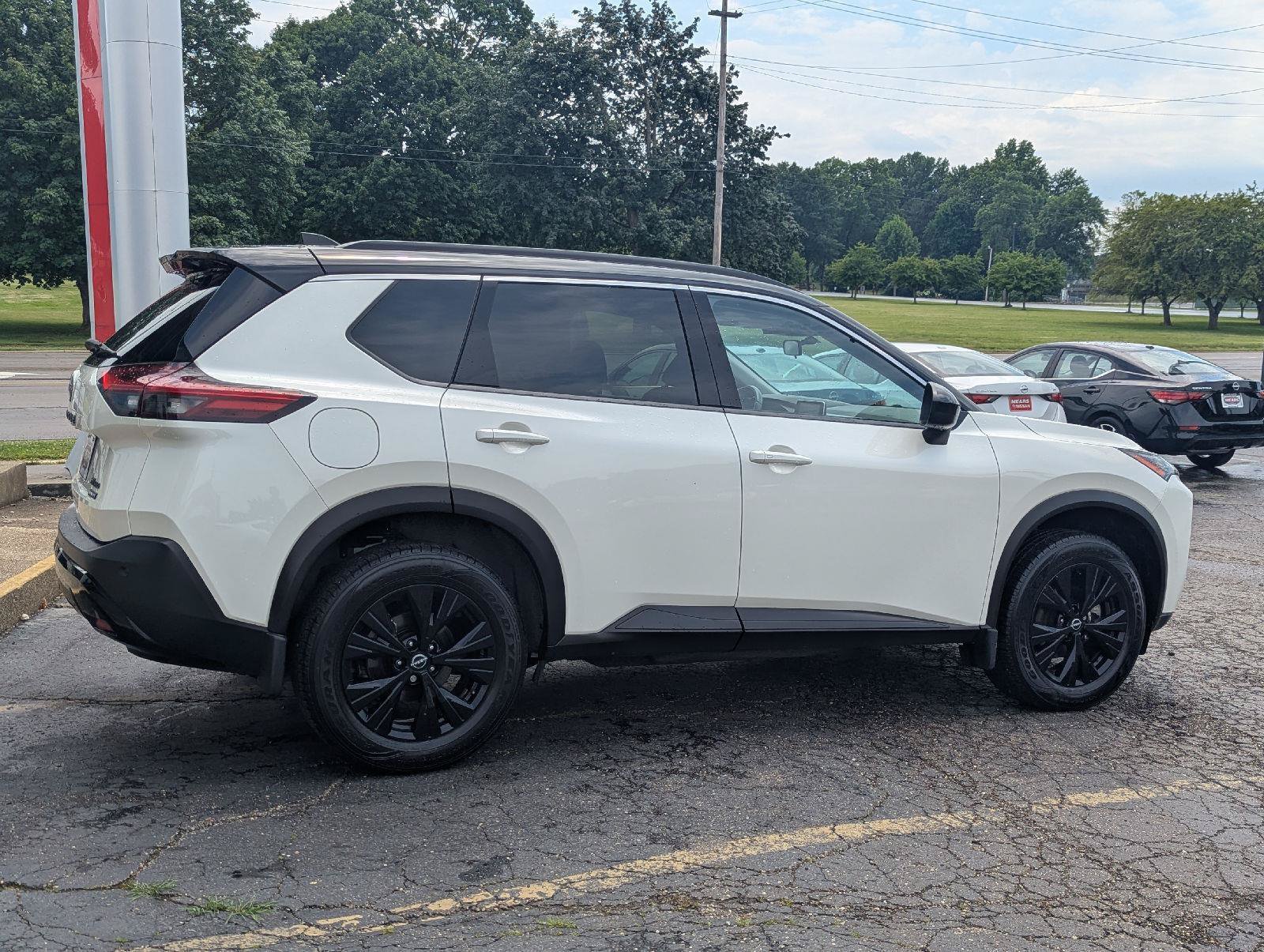 Used 2023 Nissan Rogue SV w/ SV Premium B Package AWD/4WD image 10