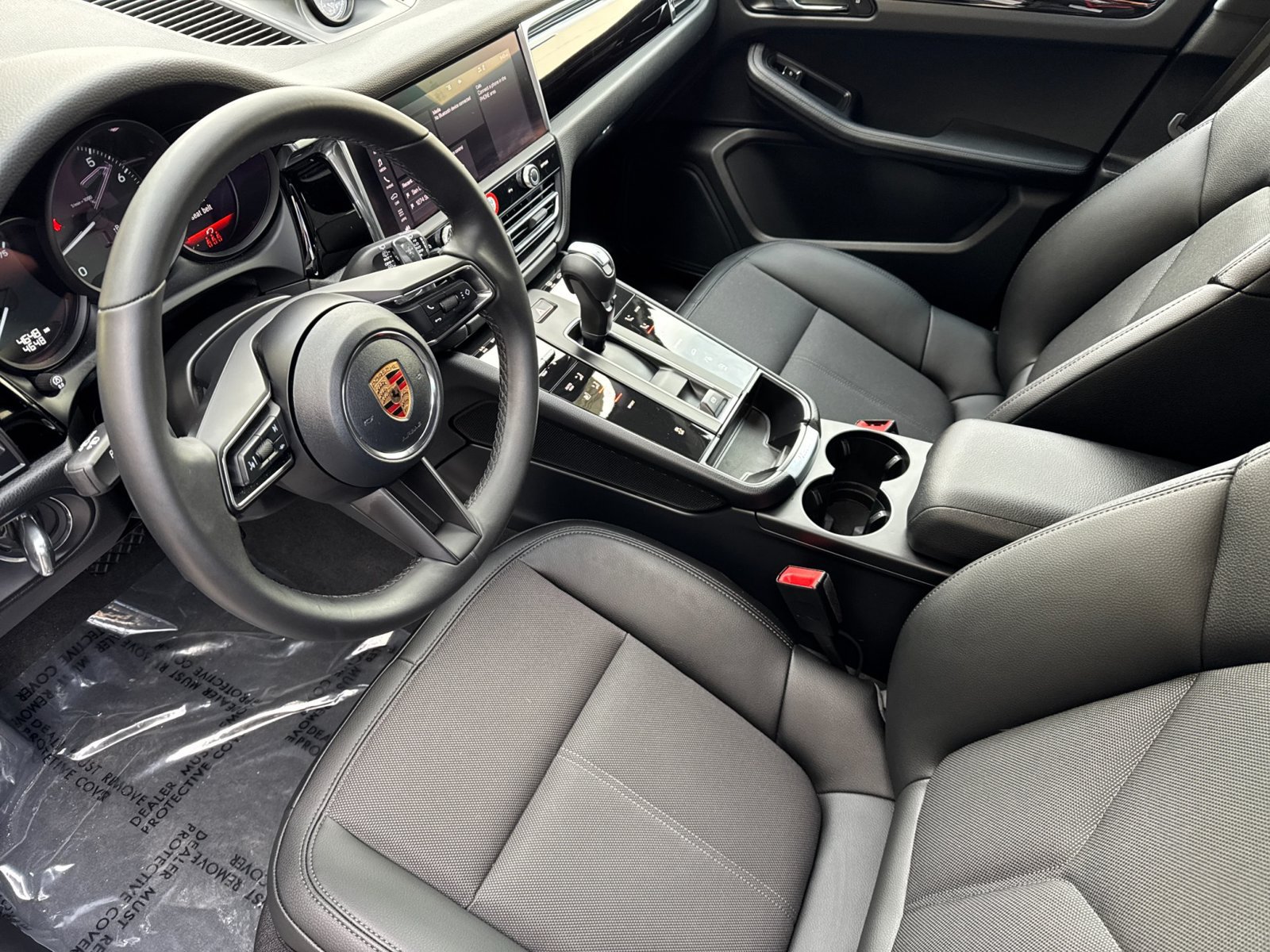 Certified 2026 Porsche Macan AWD/4WD image 4