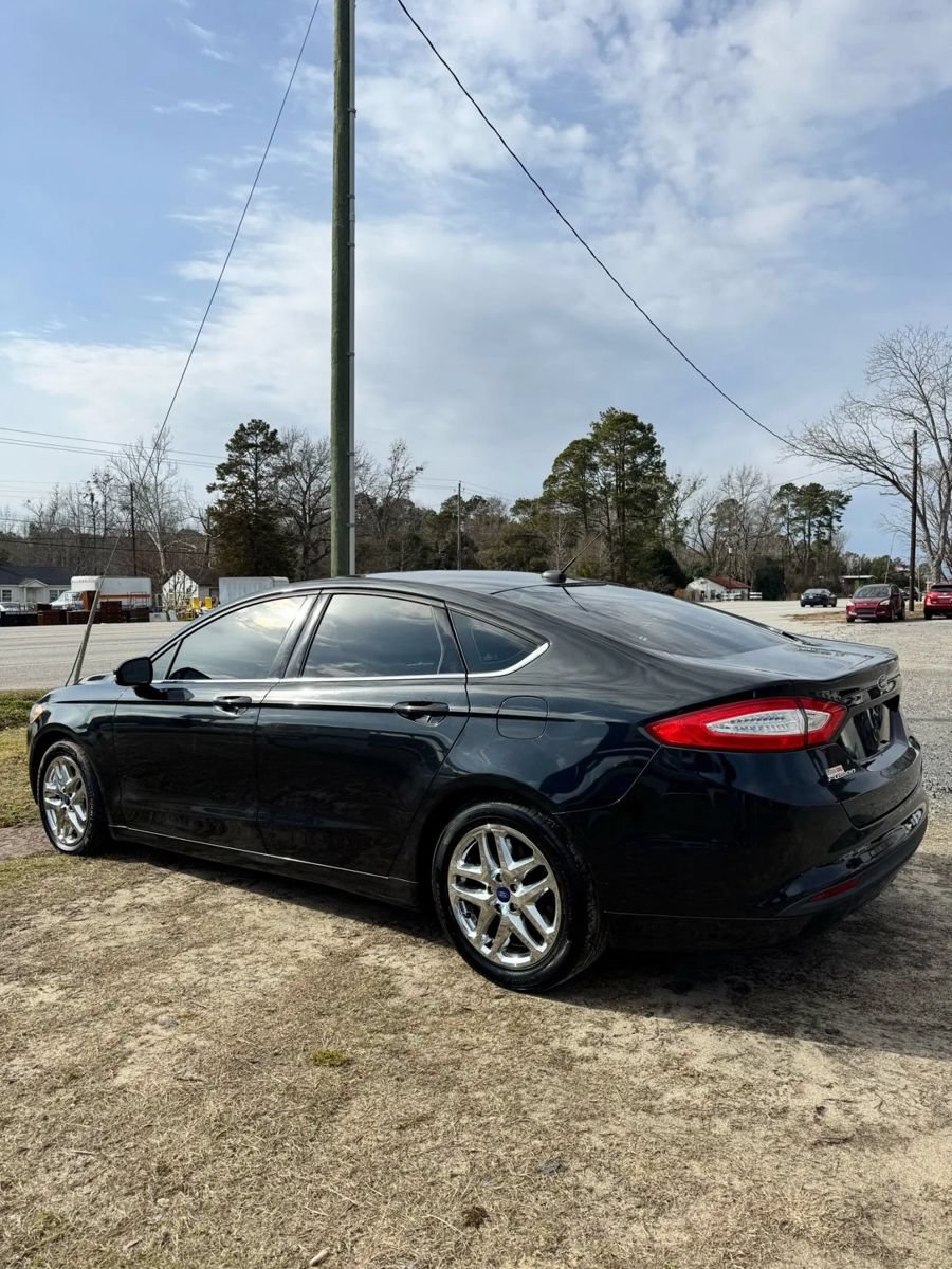 Used 2015 Ford Fusion SE FWD image 6