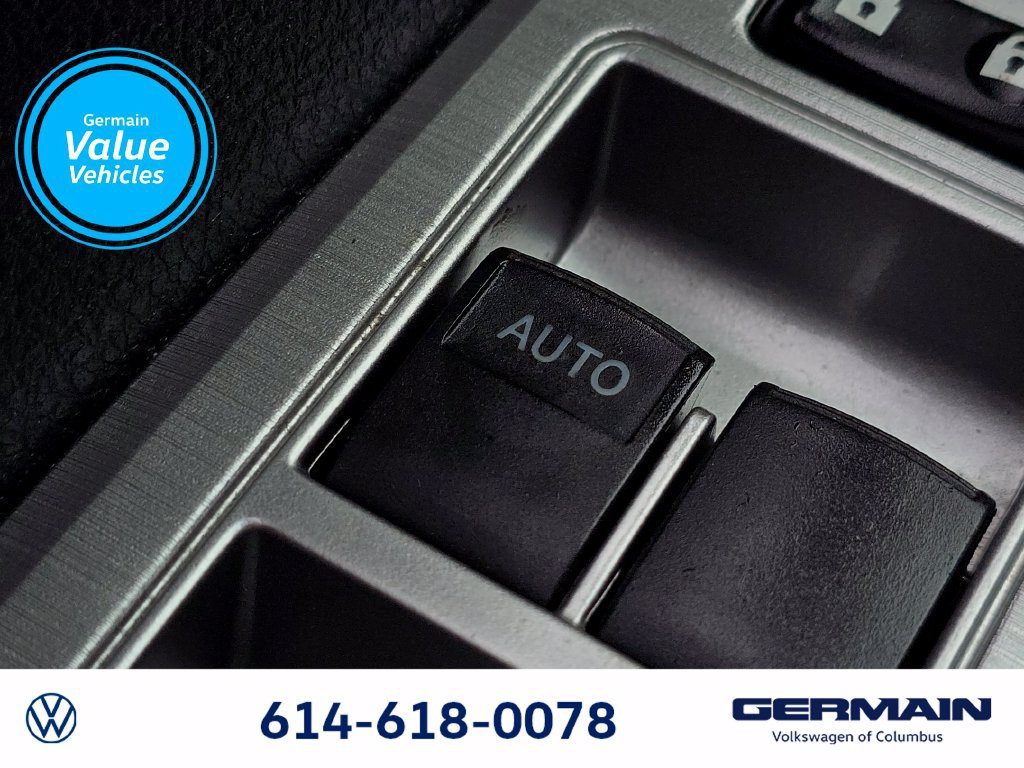 Used 2012 Toyota Camry SE FWD image 29