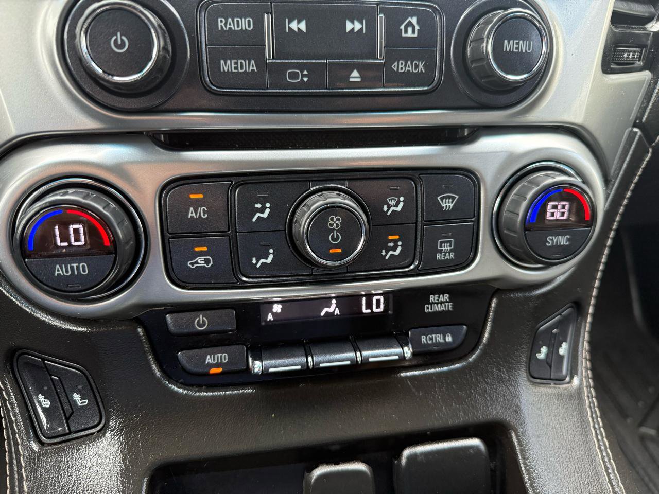 Used 2019 Chevrolet Suburban LT AWD/4WD image 18