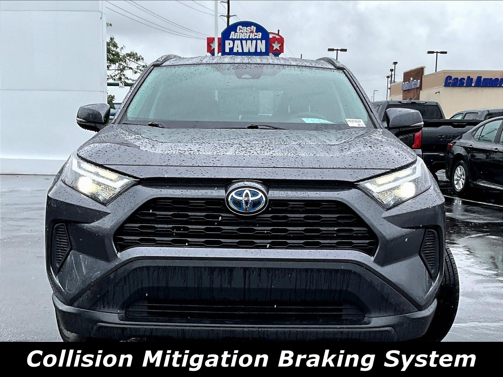 Used 2022 Toyota RAV4 XLE AWD/4WD image 2