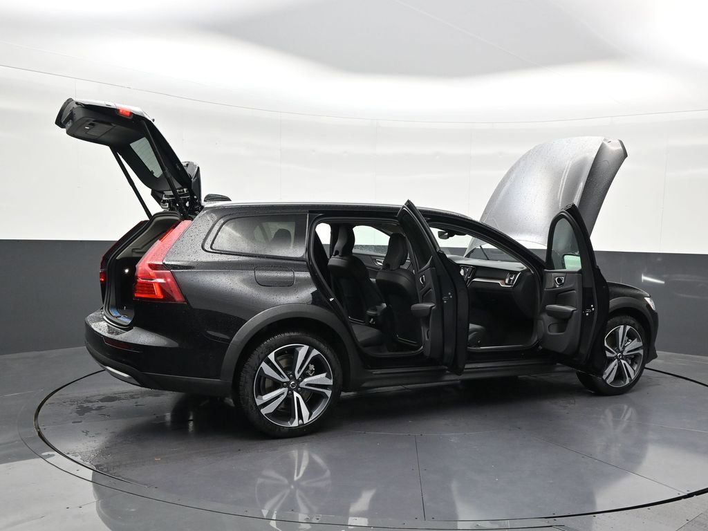 New 2026 Volvo V60 B5 Cross Country Plus AWD/4WD image 29