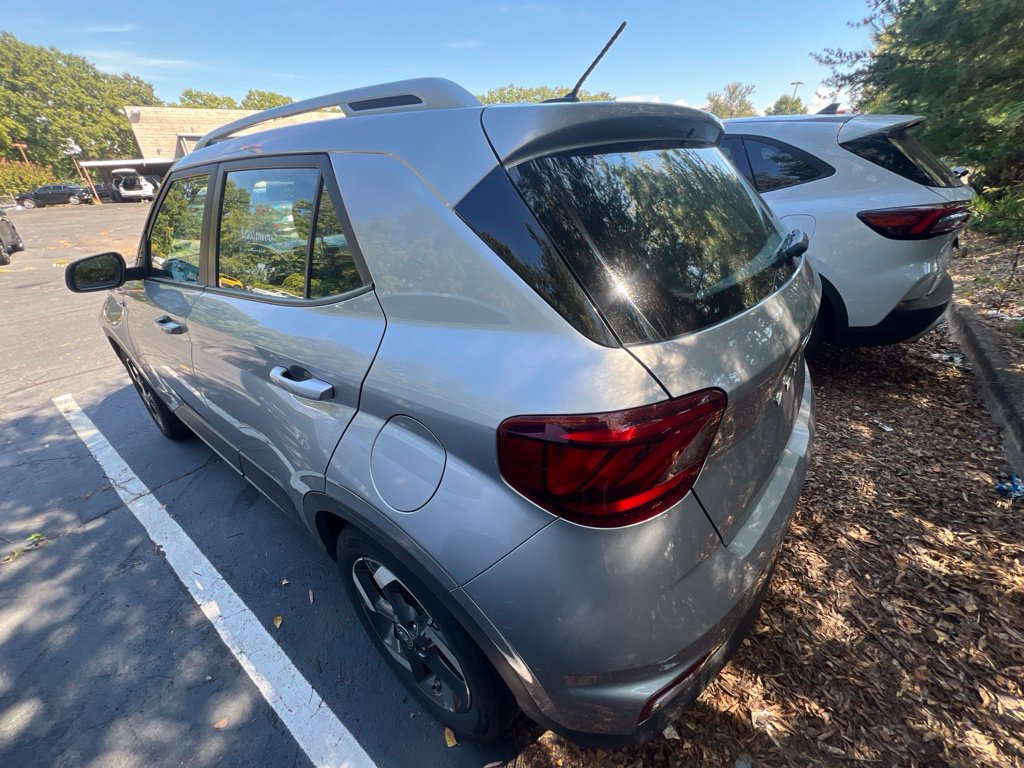 Used 2025 Hyundai Venue SEL FWD image 5