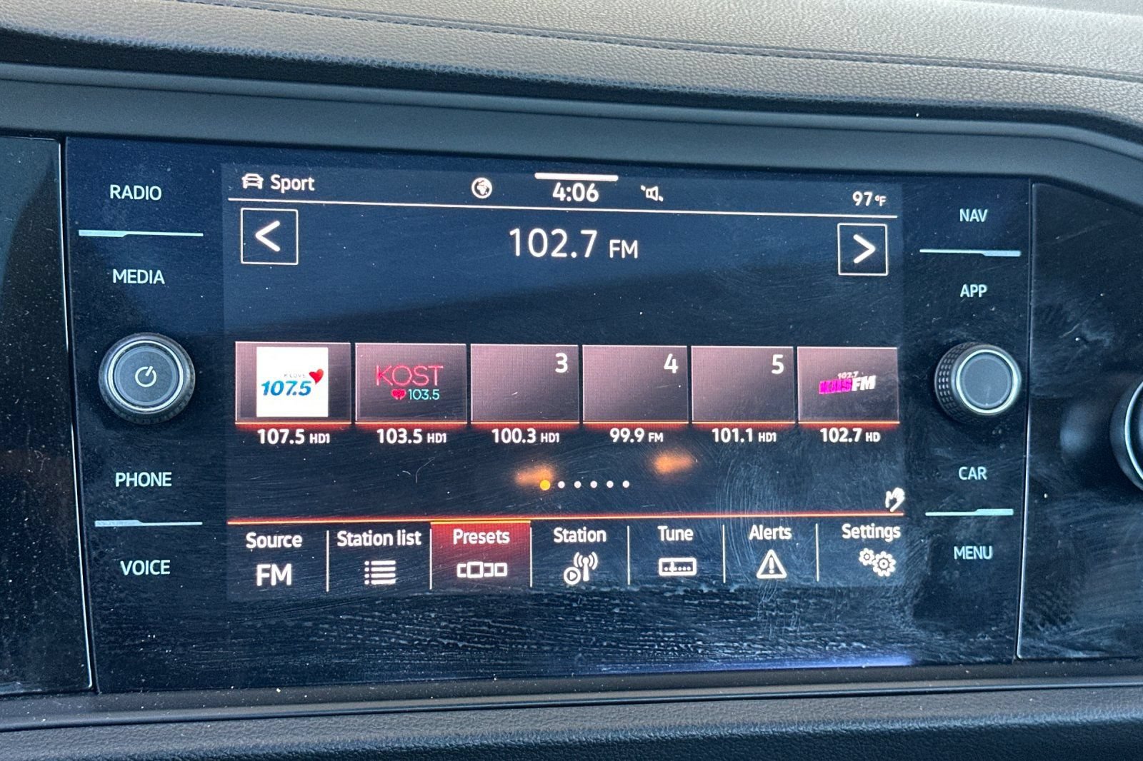 Used 2022 Volkswagen Jetta SEL FWD image 17