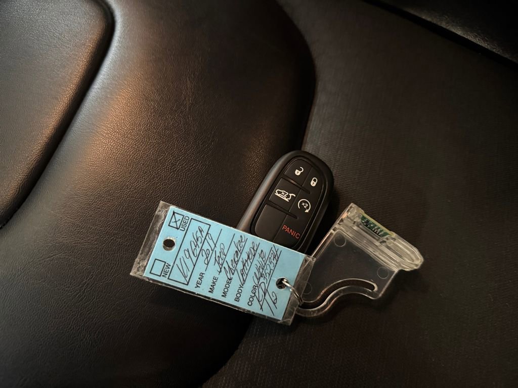 Used 2019 Jeep Cherokee Latitude Plus w/ Comfort/Convenience Group AWD/4WD image 32
