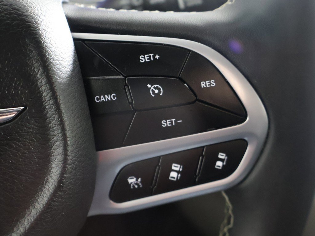 Used 2024 Chrysler Pacifica Touring-L image 41