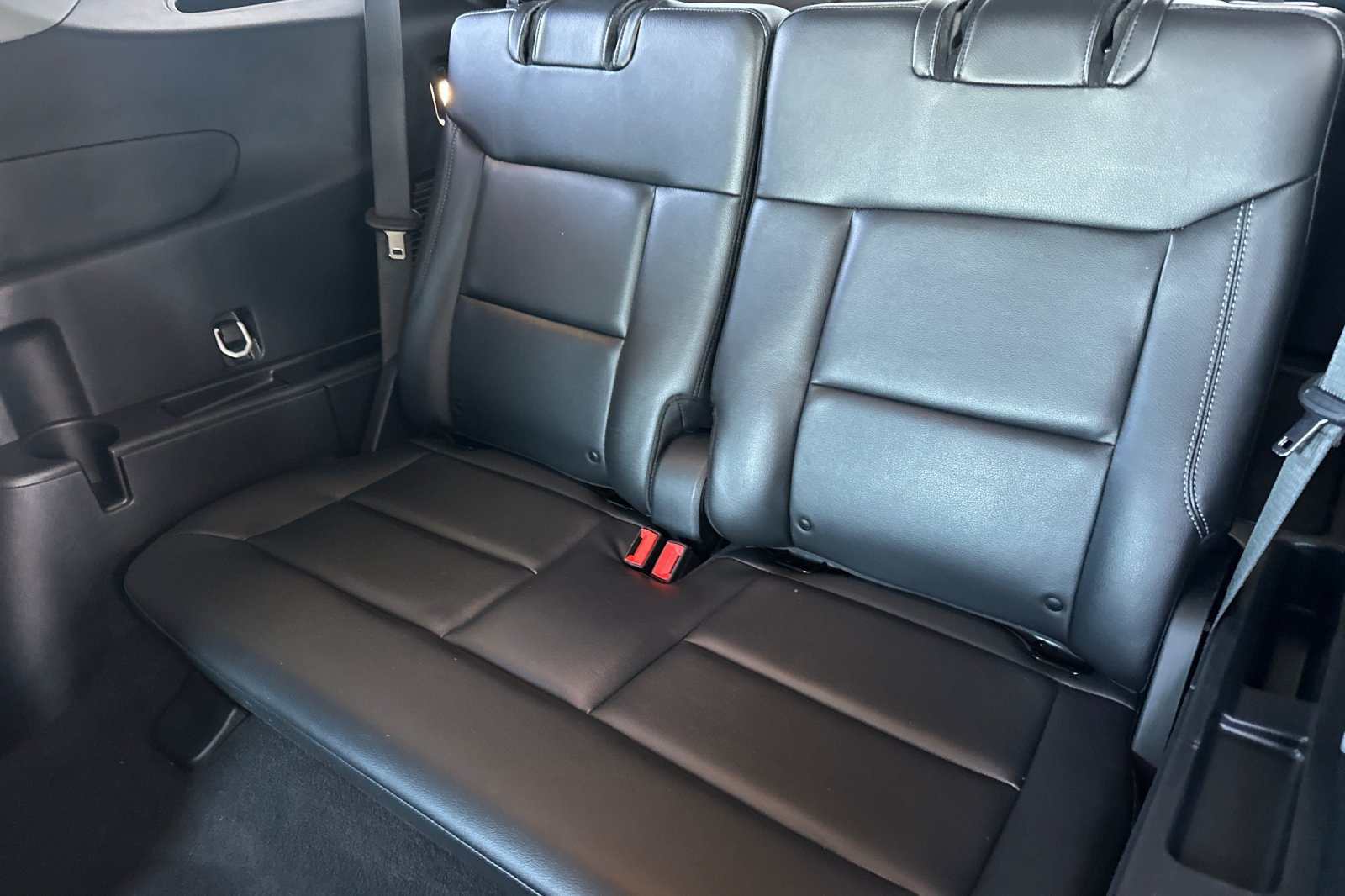 Used 2023 Ford Explorer Limited w/ Limited Technology Package RWD image 18