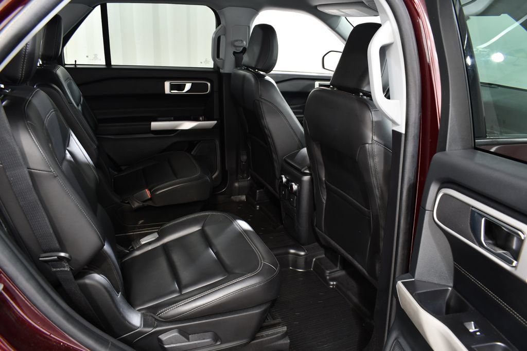 Used 2022 Ford Explorer XLT w/ Equipment Group 202A AWD/4WD image 19