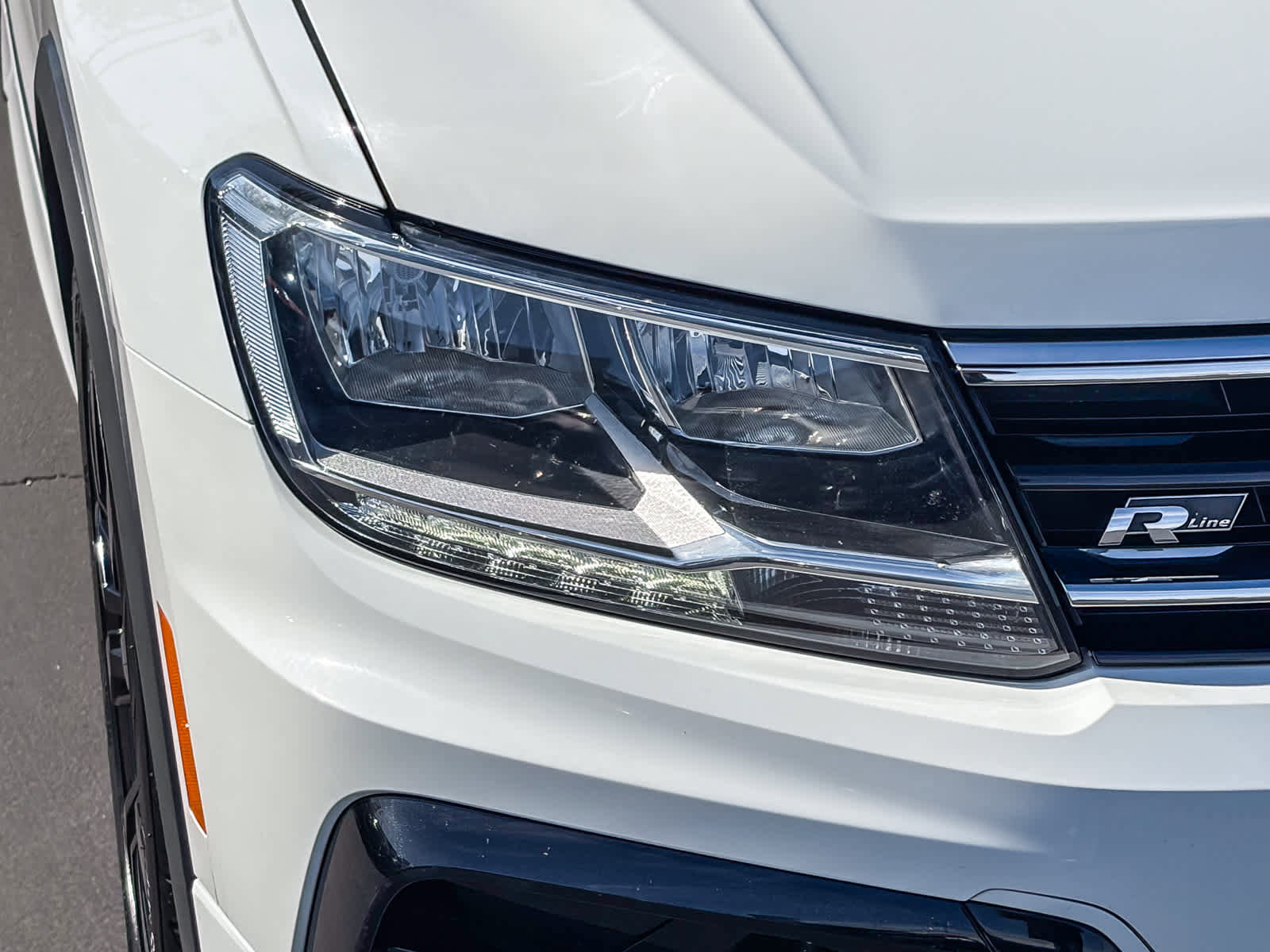 Used 2021 Volkswagen Tiguan SE R-Line image 13