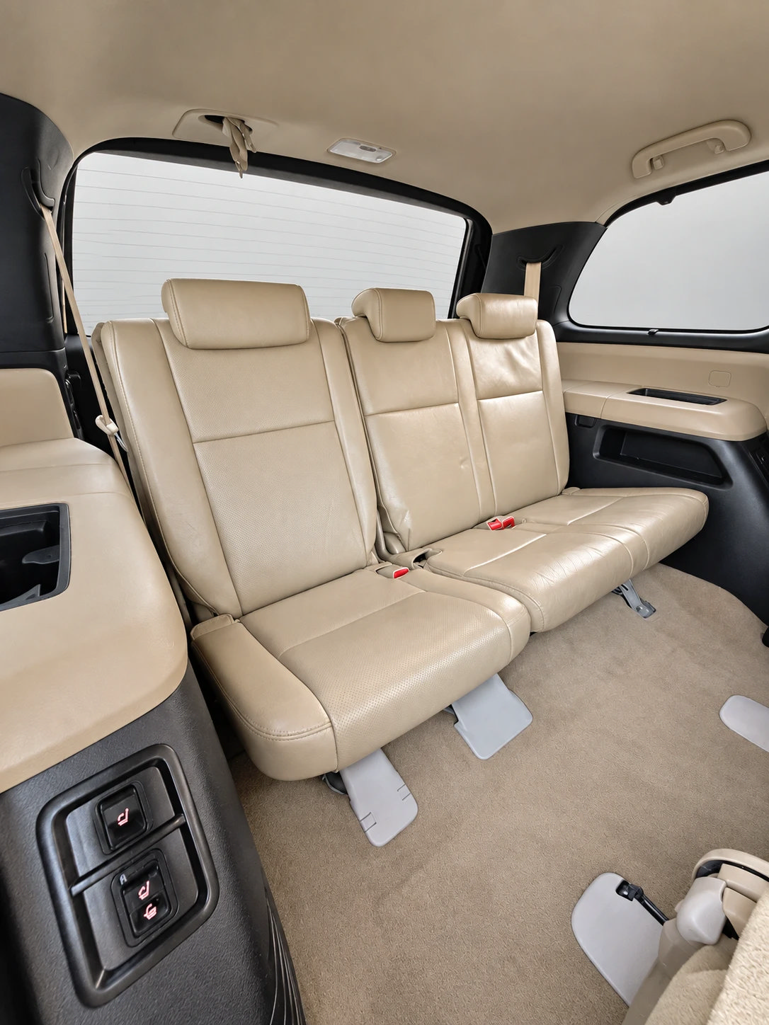 Used 2011 Toyota Sequoia Platinum AWD/4WD image 17