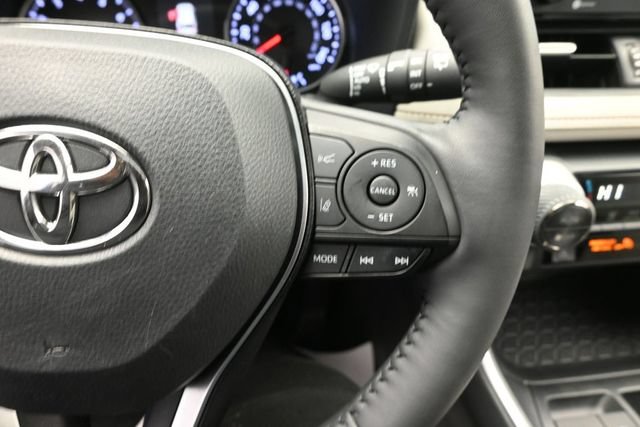 Used 2021 Toyota RAV4 XLE Premium AWD/4WD image 17