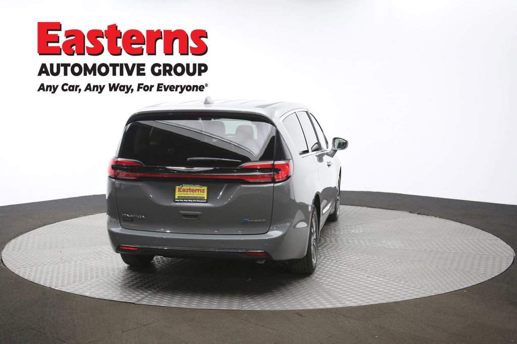 Used 2022 Chrysler Pacifica Touring-L image 39