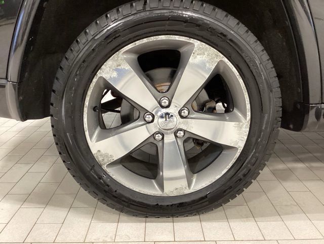 Used 2014 Jeep Grand Cherokee Overland w/ Mopar Chrome Edition Group AWD/4WD image 25