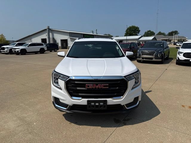 Used 2022 GMC Terrain SLE w/ Driver Convenience Package AWD/4WD image 2