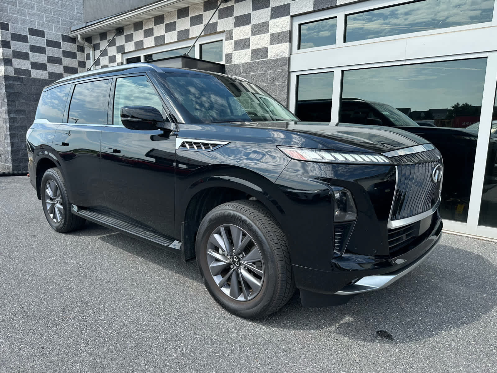 Used 2025 INFINITI QX80 Pure w/ Cargo Package