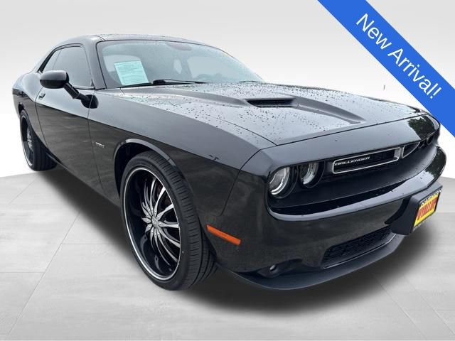 Used 2018 Dodge Challenger R/T RWD image 1
