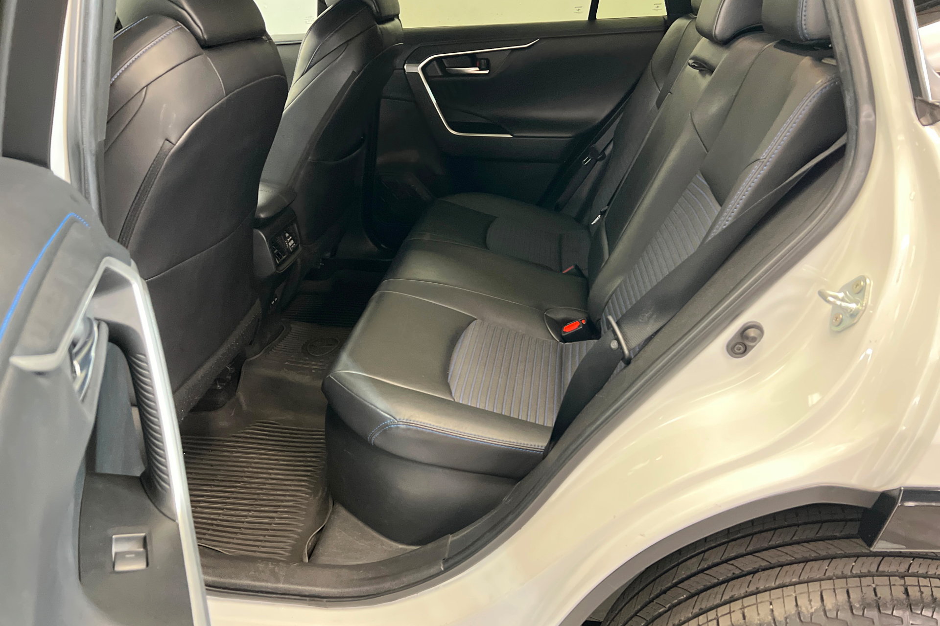 Used 2023 Toyota RAV4 XSE AWD/4WD image 21