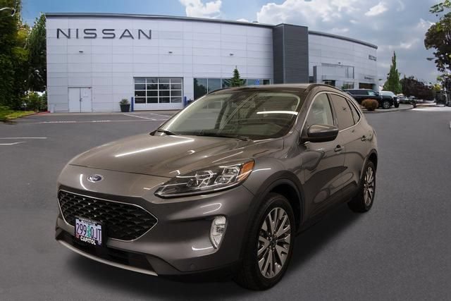 Used 2022 Ford Escape Titanium w/ Class II Trailer Tow Package AWD/4WD image 6
