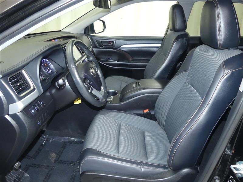 Used 2019 Toyota Highlander Plus AWD/4WD image 20