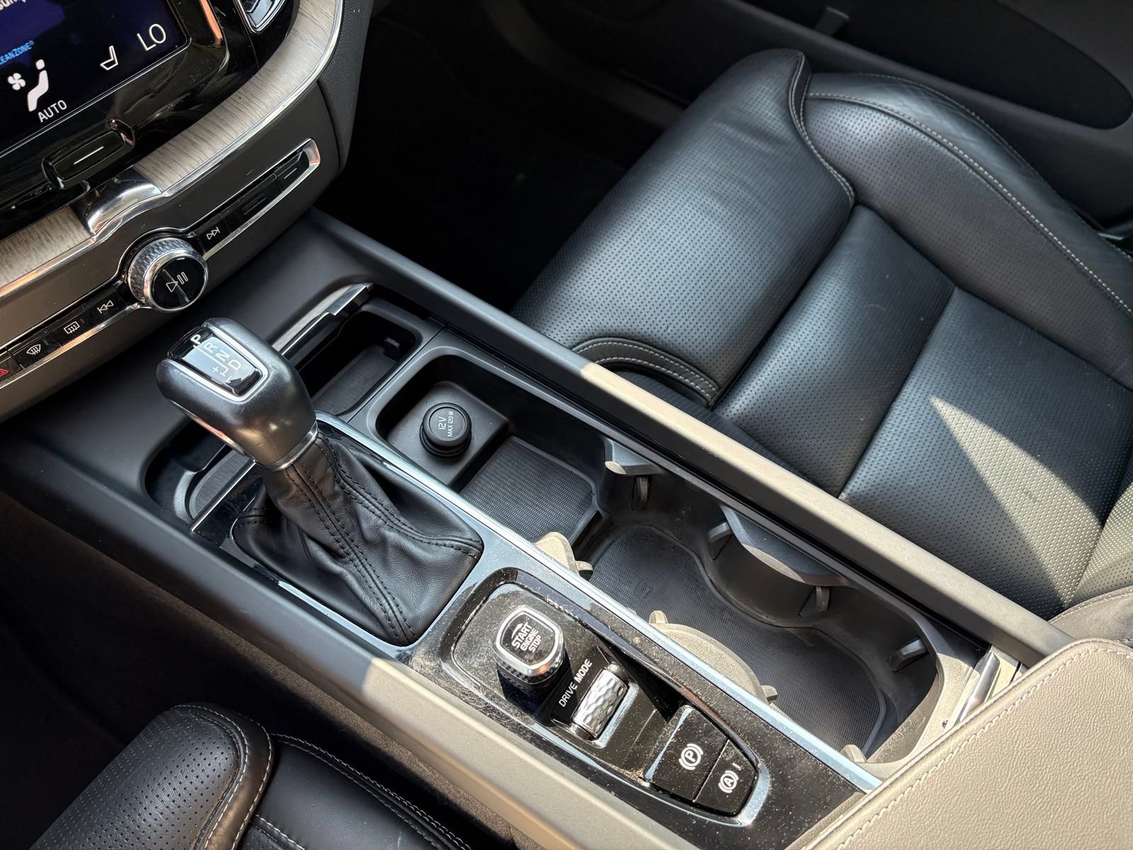 Used 2018 Volvo XC60 T6 Inscription w/ Luxury Seat Package AWD/4WD image 20