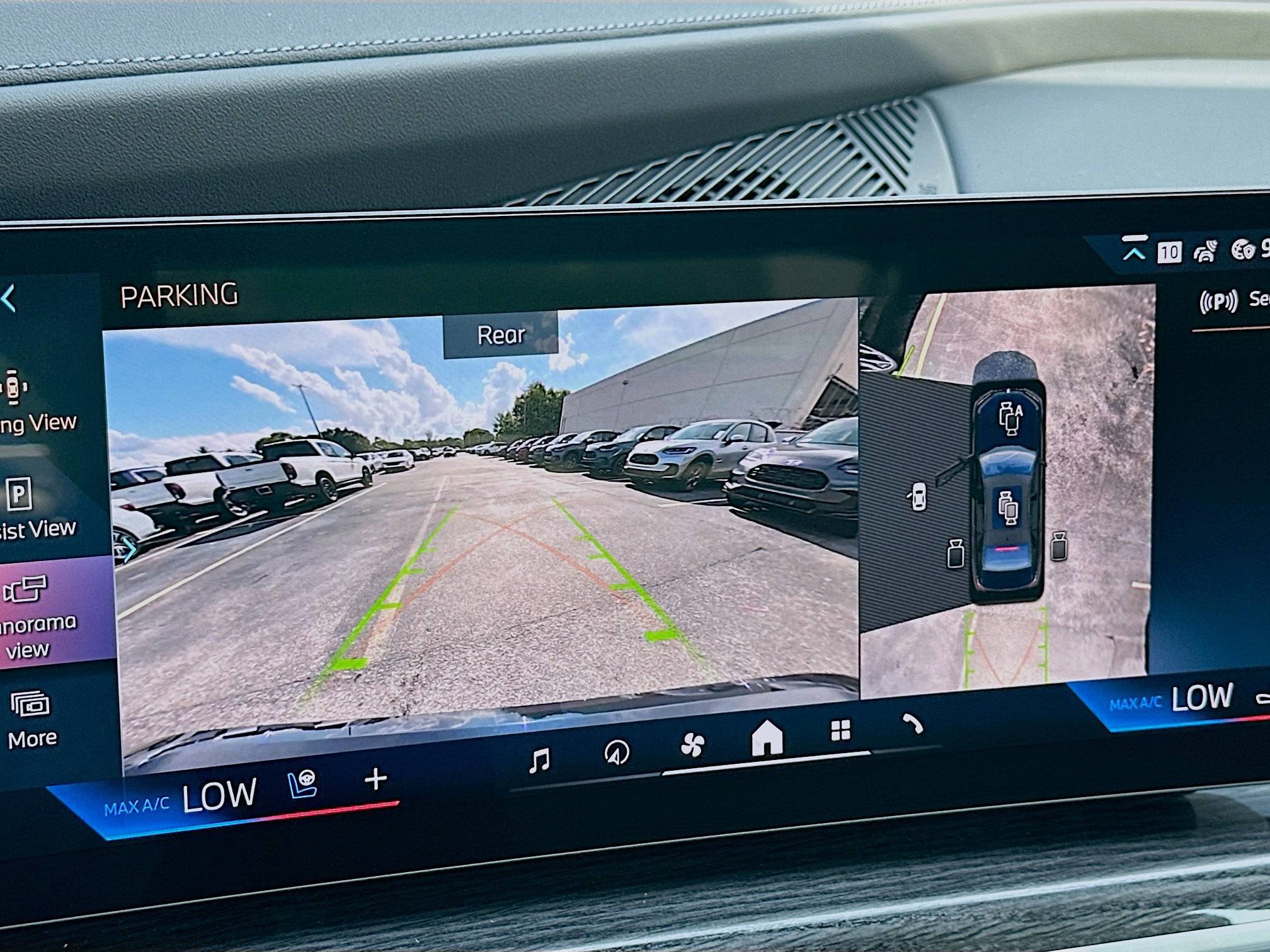 New 2026 BMW 750e xDrive image 12