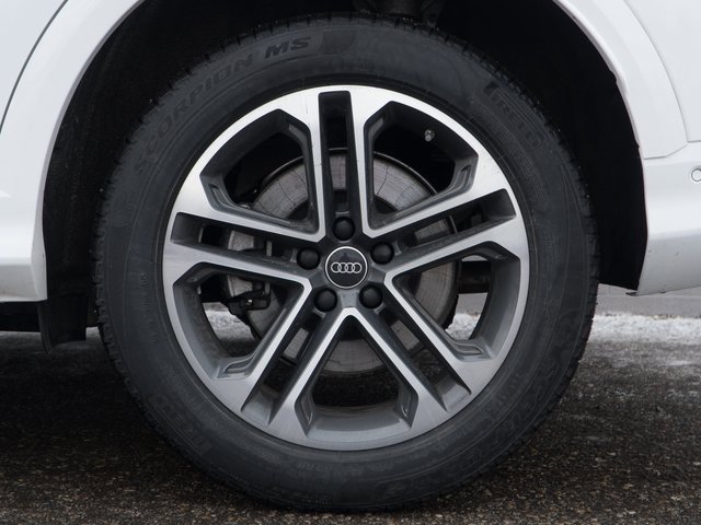 Certified 2025 Audi Q5 2.0T Premium w/ Convenience Package image 13