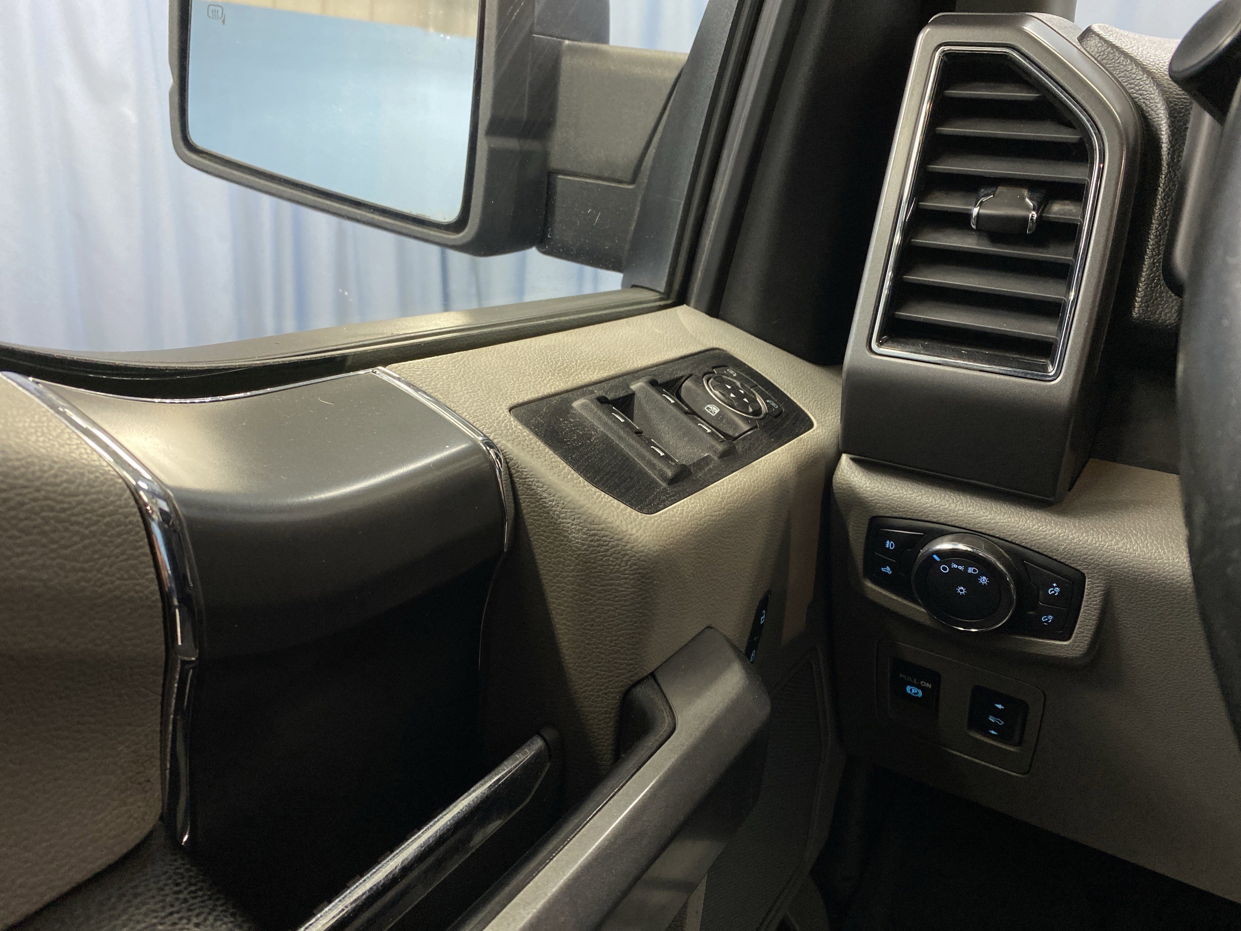 Used 2018 Ford F150 XLT w/ Equipment Group 302A Luxury image 22