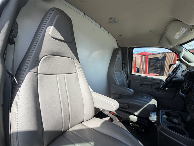 Used 2022 Chevrolet Express 3500 w/ Power Convenience Package RWD image 16