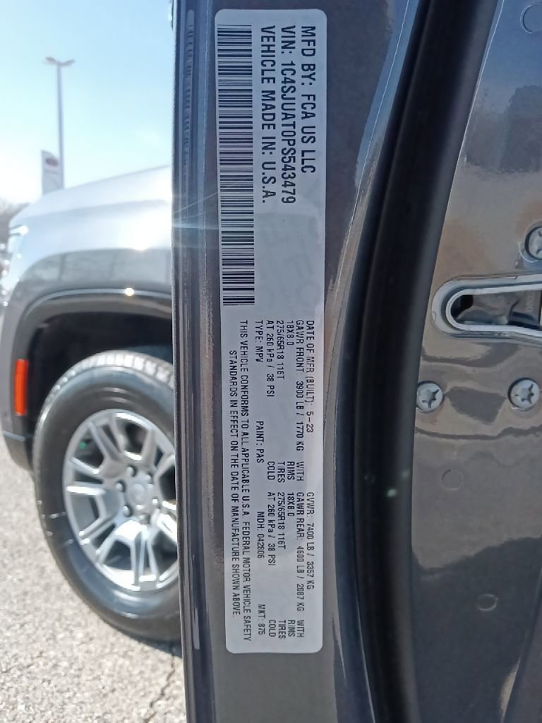 Used 2023 Jeep Wagoneer 2WD image 39