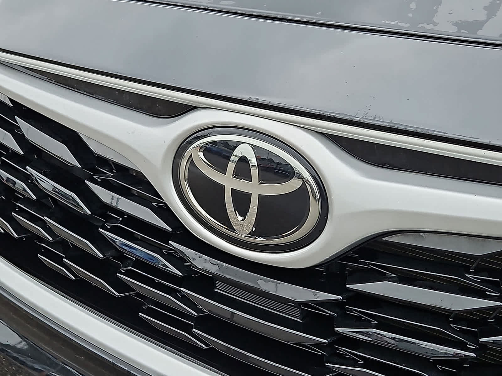 Used 2021 Toyota Highlander LE AWD/4WD image 35