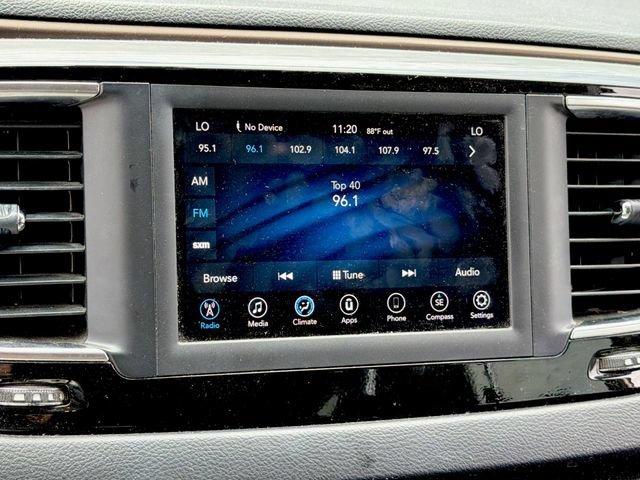 Used 2018 Chrysler Pacifica Touring Plus w/ Tire & Wheel Group FWD image 12