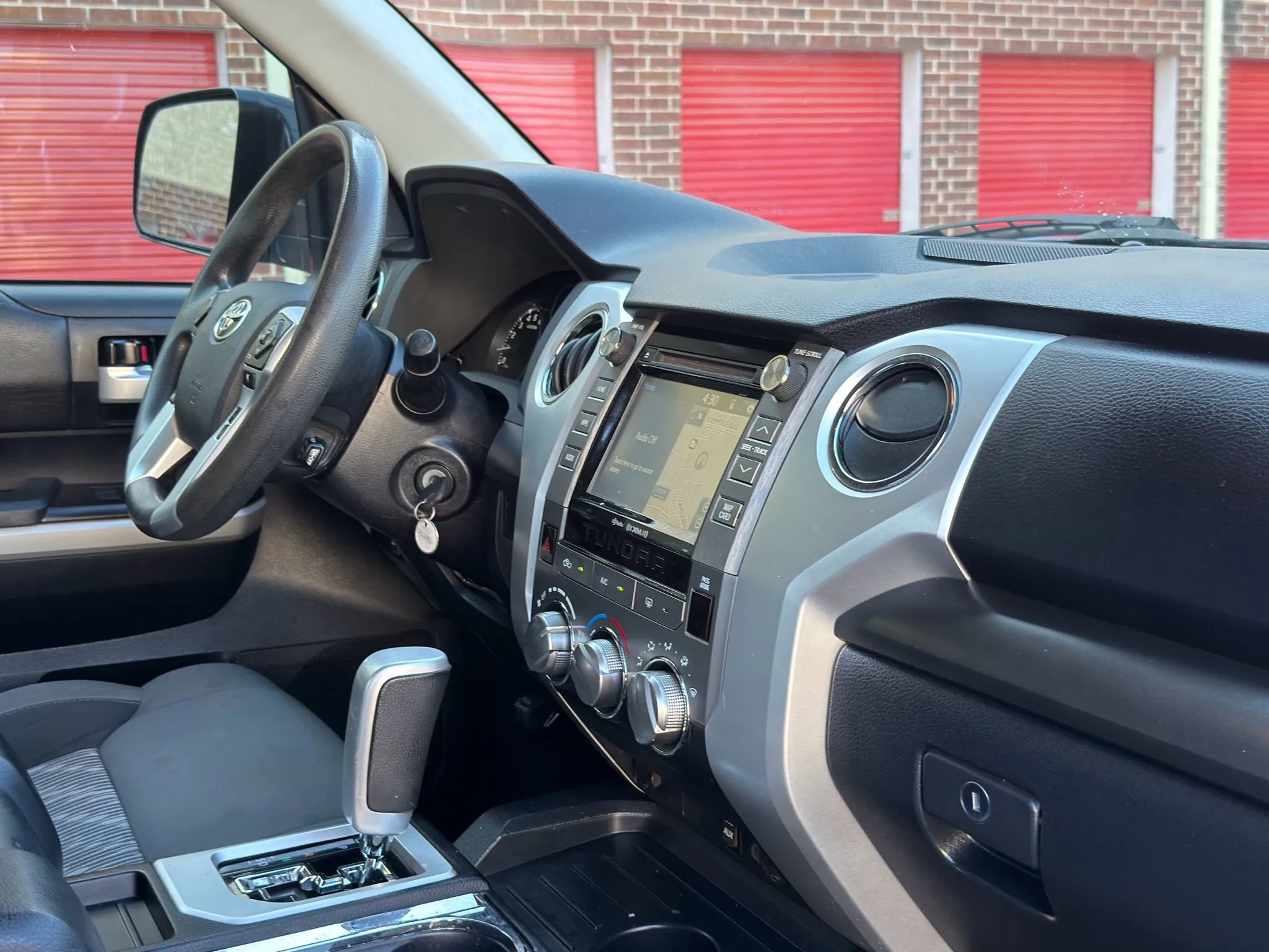 Used 2018 Toyota Tundra SR5 w/ SR5 Upgrade Package image 19