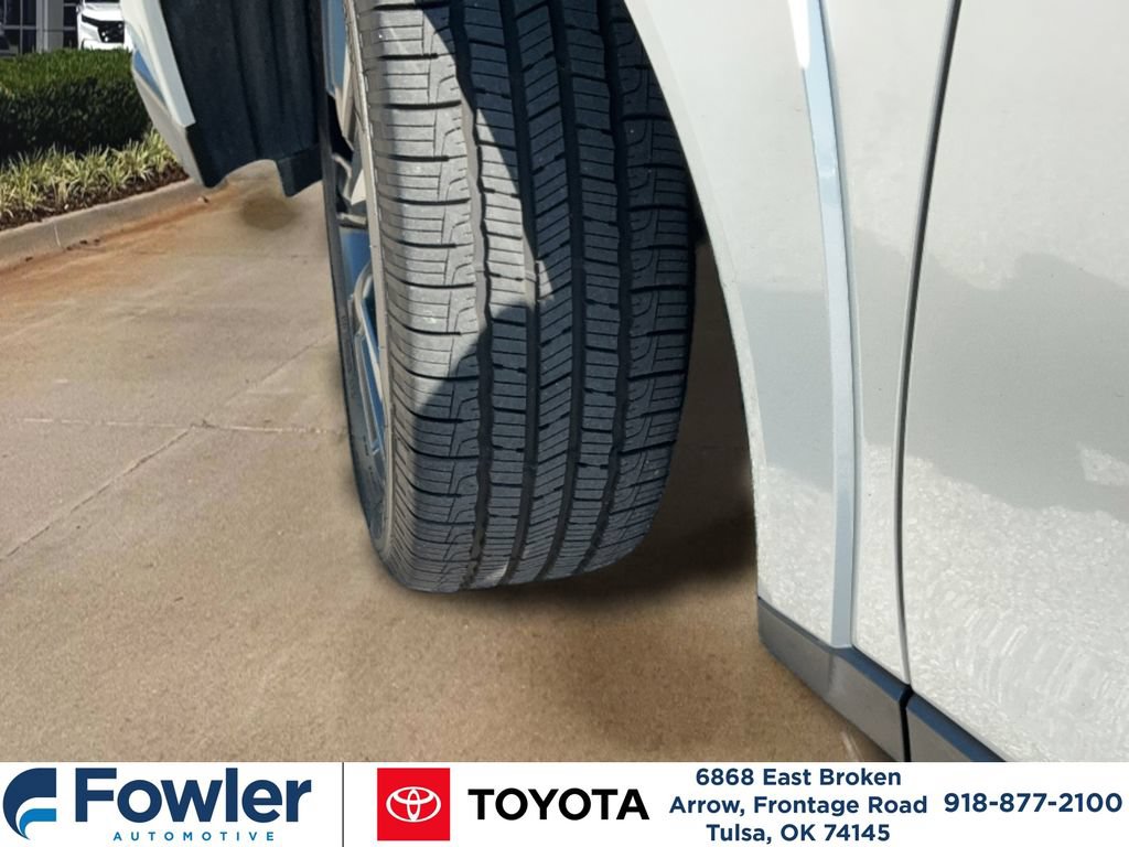 Used 2022 Lexus UX 200 w/ Premium Package FWD image 34