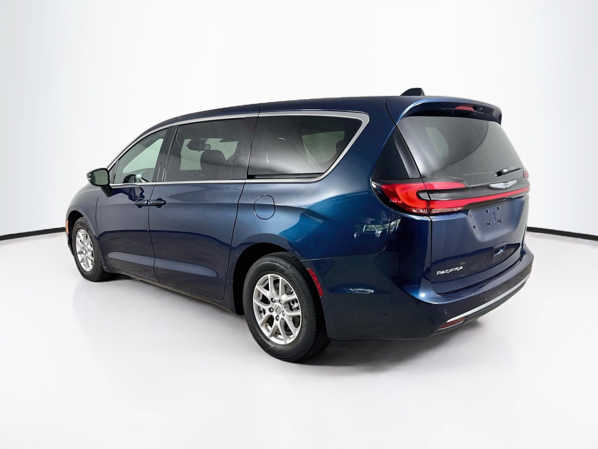 Used 2024 Chrysler Pacifica Touring FWD image 30