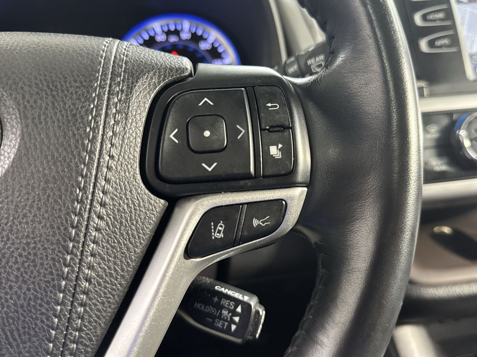Used 2018 Toyota Highlander XLE AWD/4WD image 45