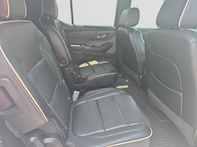 Used 2023 Chevrolet Traverse Premier FWD image 11