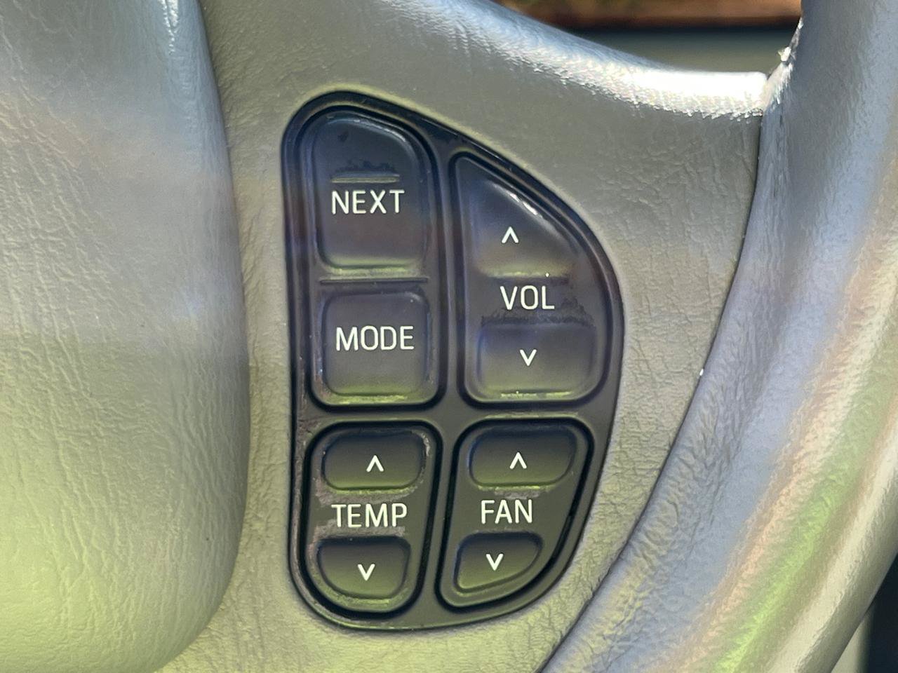 Used 2000 Lincoln Continental FWD image 21