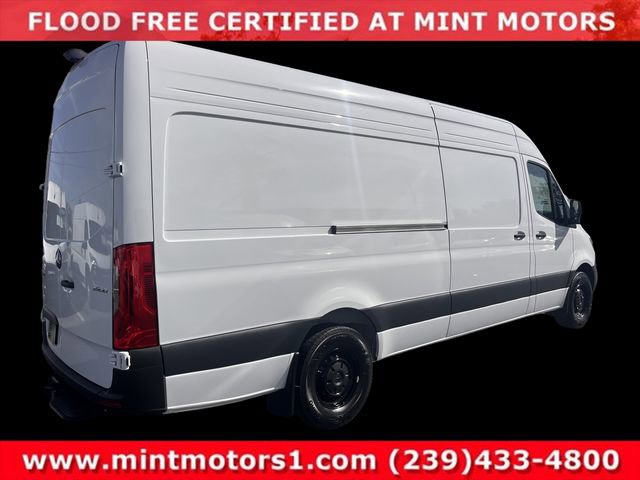 Used 2025 Mercedes-Benz Sprinter 2500 image 9