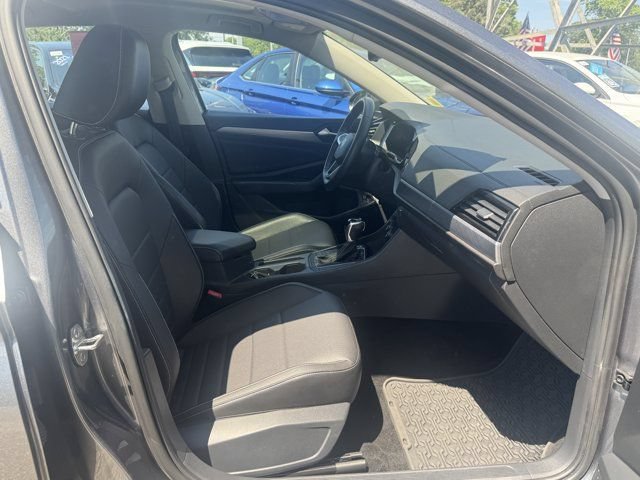 Used 2023 Volkswagen Jetta SE w/ Panoramic Sunroof Package FWD image 30