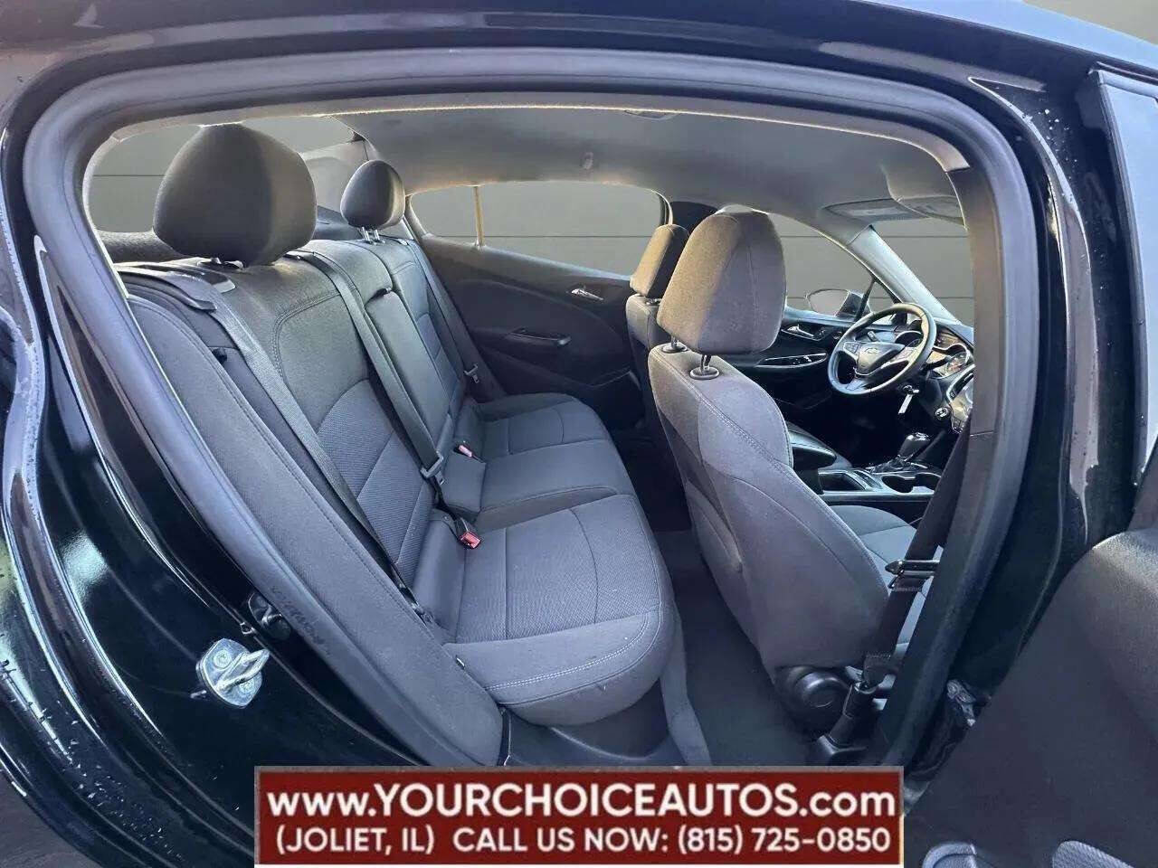 Used 2018 Chevrolet Cruze LT image 19