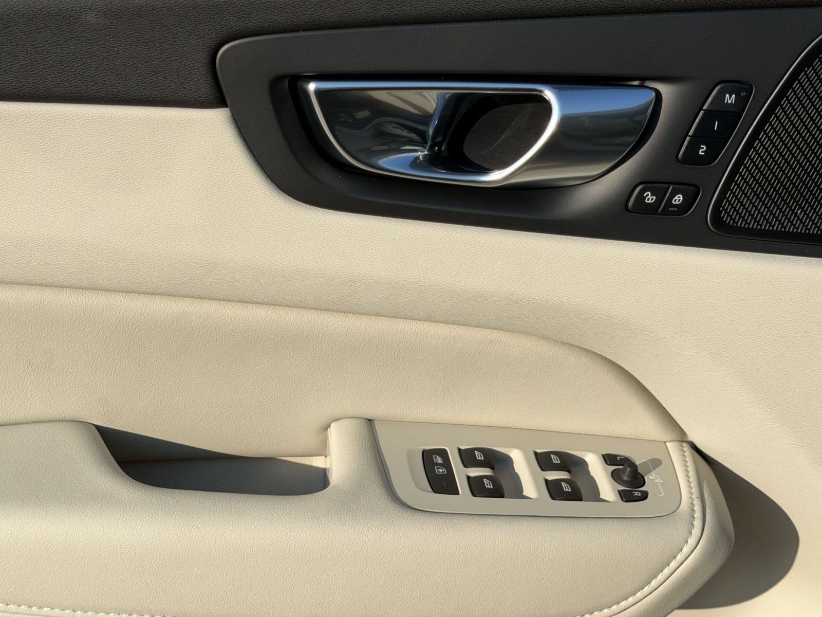 New 2026 Volvo XC60 T8 Ultra w/ Climate Package AWD/4WD image 27