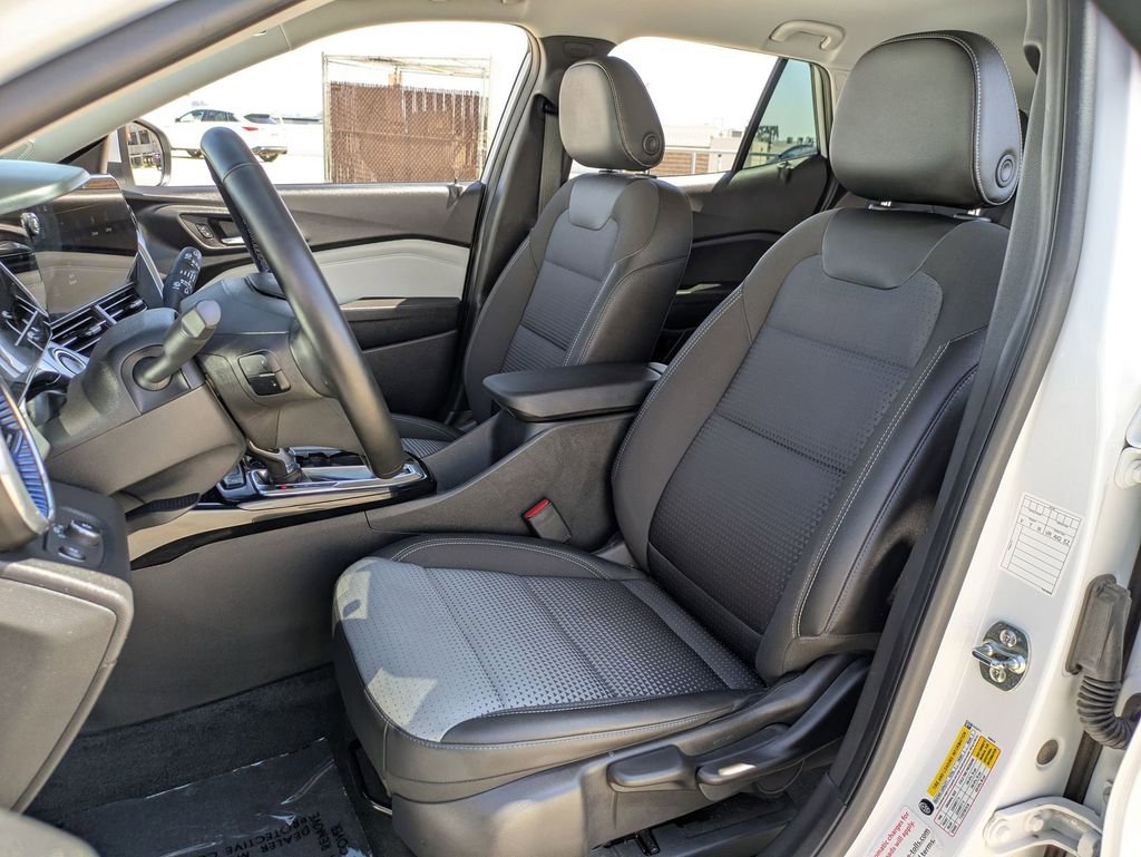 Used 2025 Chevrolet Trax LT w/ LT Convenience Package FWD image 23