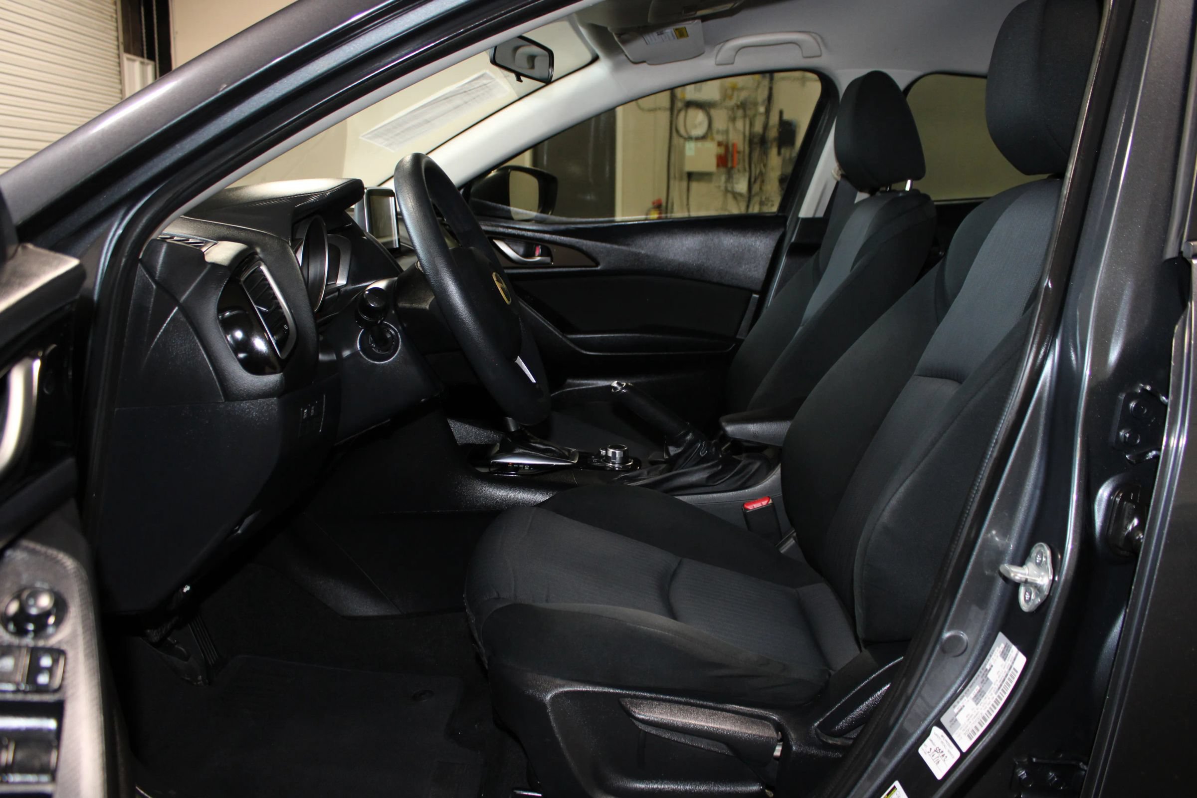 Used 2015 MAZDA MAZDA3 i Sport FWD image 9