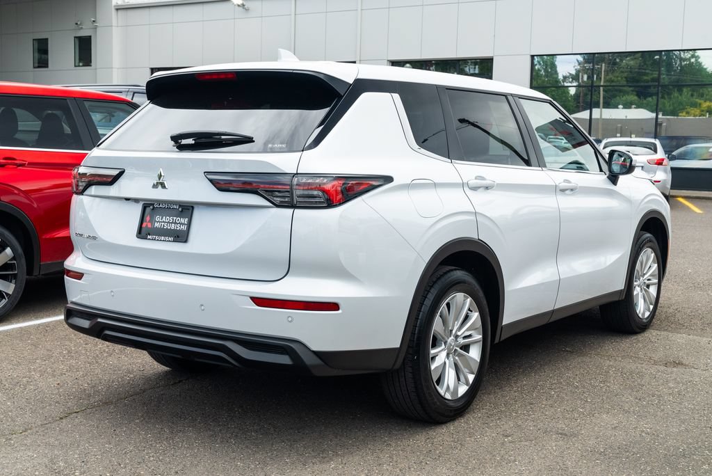 Used 2025 Mitsubishi Outlander ES AWD/4WD image 6