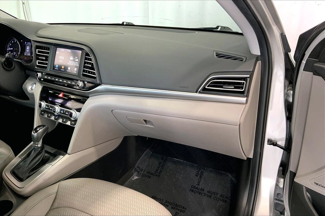 Used 2020 Hyundai Elantra Limited FWD image 16