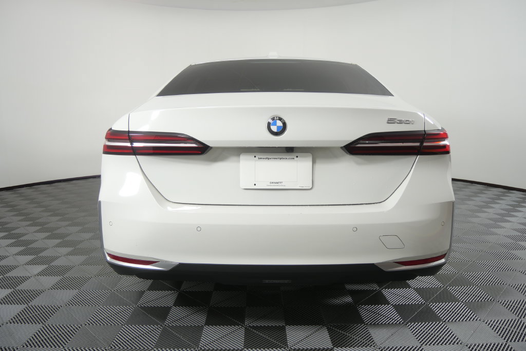 Used 2024 BMW 530i w/ Convenience Package RWD image 5