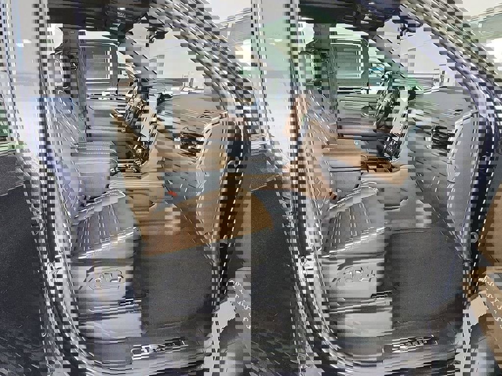 Certified 2025 GMC Yukon Denali Ultimate AWD/4WD image 28